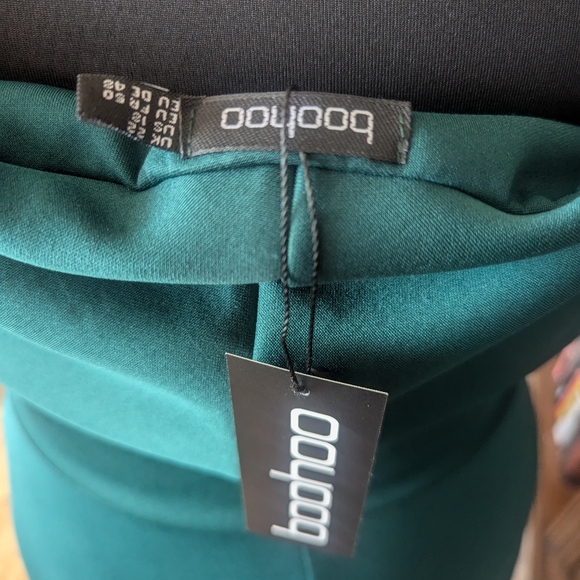 BOOHOO Emerald Off Shoulder Dress - Picture 2 of 3